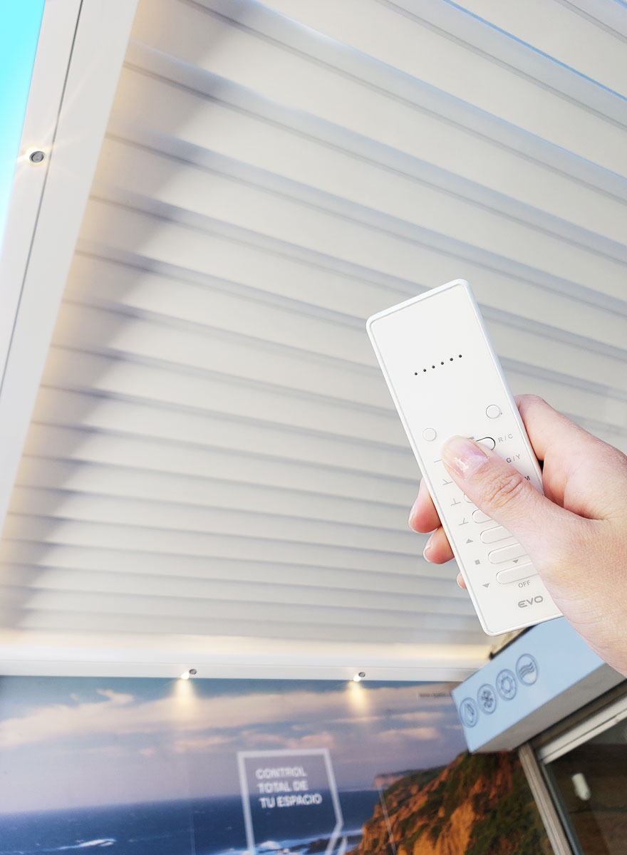 Control manejo pérgola bioclimático